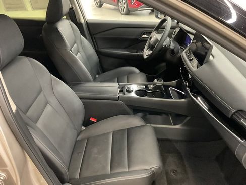 Used 2025 Nissan Rogue SL image 18