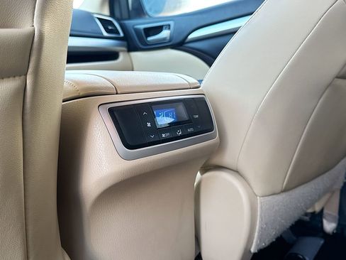 Used 2016 Toyota Highlander XLE image 33