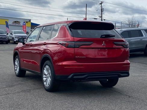 New 2026 Mitsubishi Outlander ES image 3