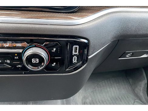 Used 2025 Chevrolet Silverado 2500 LT AWD/4WD image 17