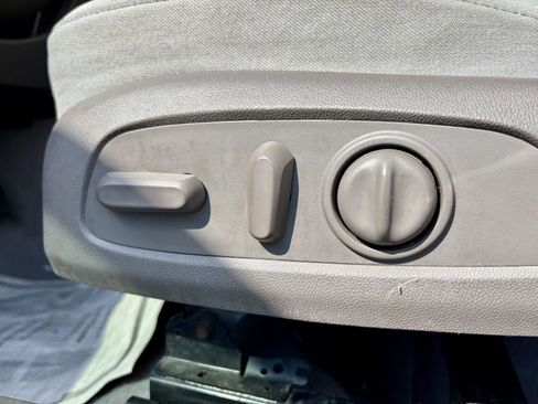 Used 2018 Chevrolet Malibu LT FWD image 25