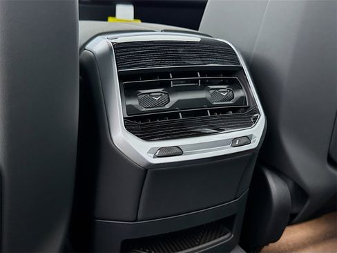 New 2026 BMW 740i image 27