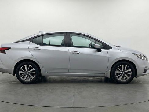 Used 2025 Nissan Versa SV image 11
