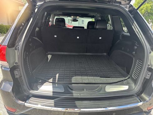 Used 2018 Jeep Grand Cherokee Limited image 10