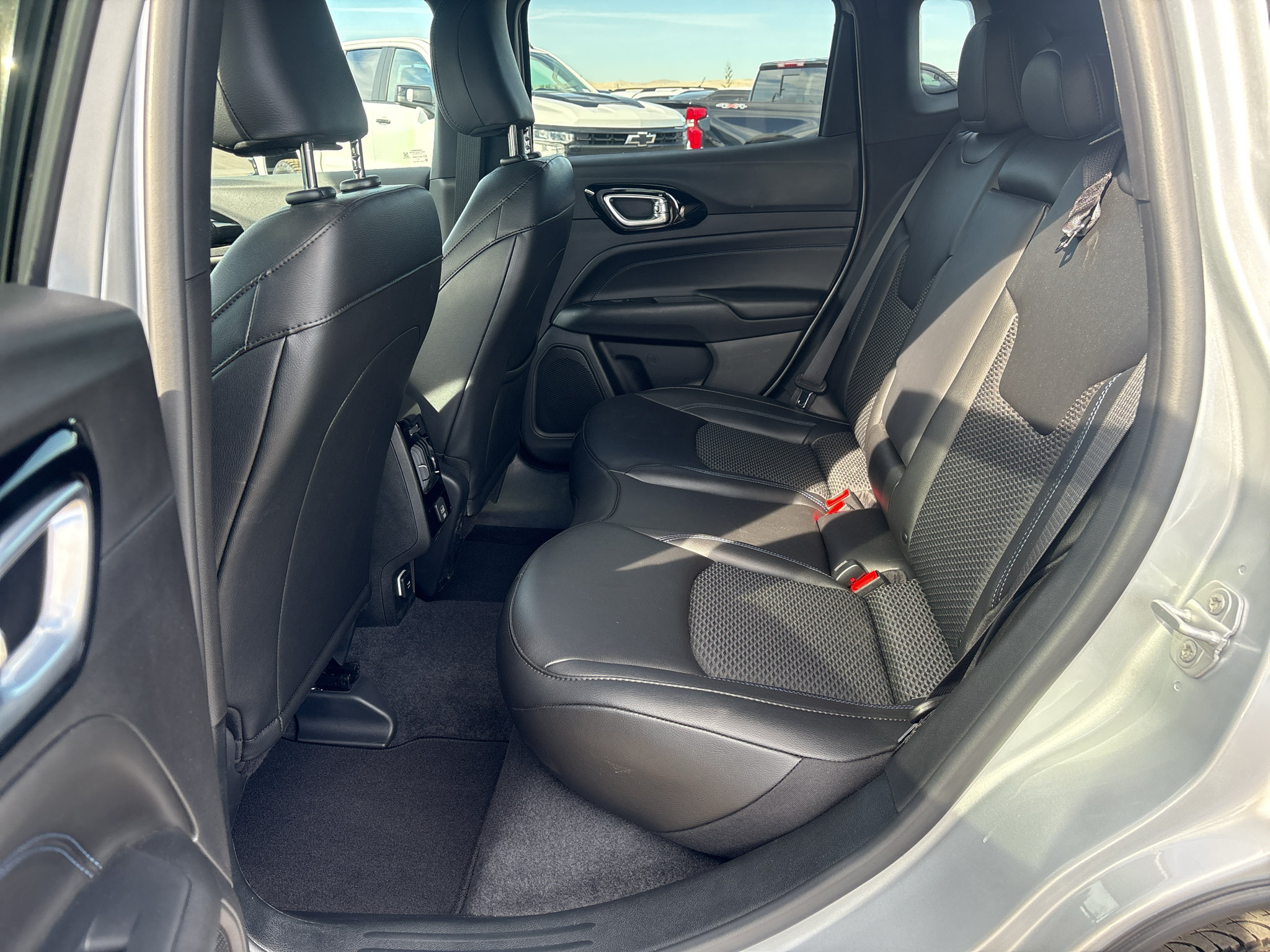 Used 2026 Jeep Compass Latitude AWD/4WD image 16