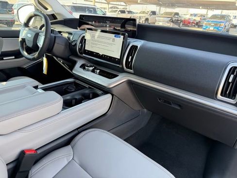 New 2025 Ford Expedition Active image 12