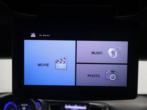 Used 2018 Chrysler Pacifica Touring-L w/ Premium Audio Group image 18