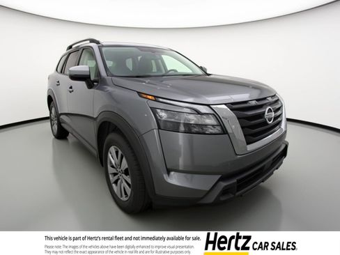 Used 2025 Nissan Pathfinder SV image 1