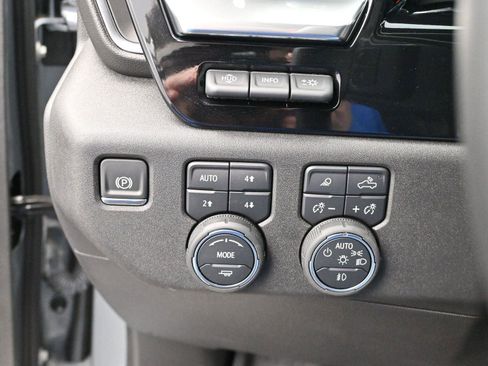 Used 2025 Chevrolet Silverado 1500 High Country w/ Technology Package AWD/4WD image 21