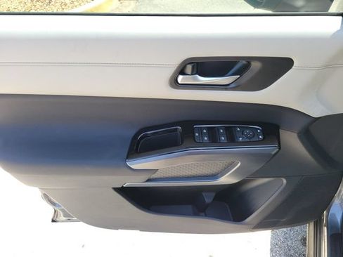 New 2026 Nissan Pathfinder SL FWD image 18