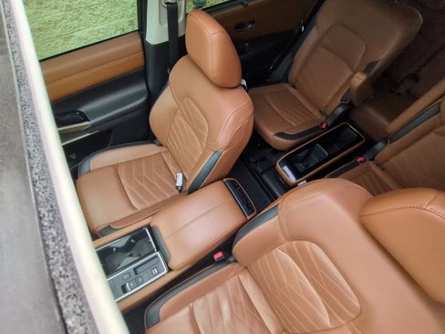 Used 2022 Nissan Pathfinder Platinum w/ Cargo Package FWD image 10