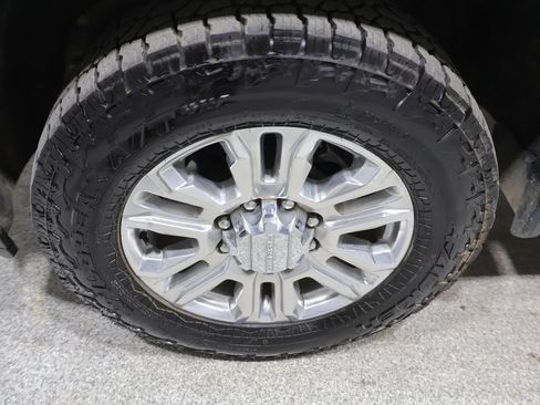 Used 2023 GMC Sierra 3500 Denali w/ Denali Ultimate Package AWD/4WD image 8