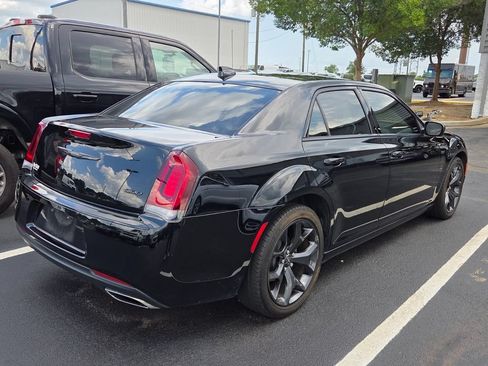 Used 2023 Chrysler 300 Touring w/ Sport Appearance Package RWD image 8