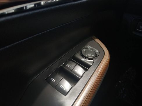 Used 2021 GMC Acadia SLE FWD image 42