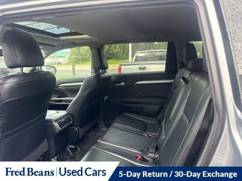 Used 2016 Toyota Highlander XLE AWD/4WD image 25