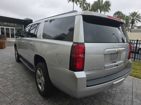 Used 2019 Chevrolet Suburban LT w/ Luxury Package image 11