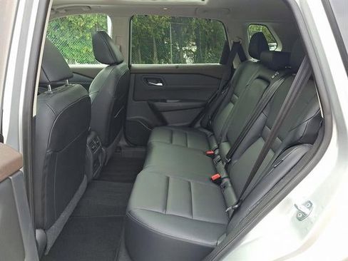 Used 2023 Nissan Rogue SV w/ SV Premium Package image 10