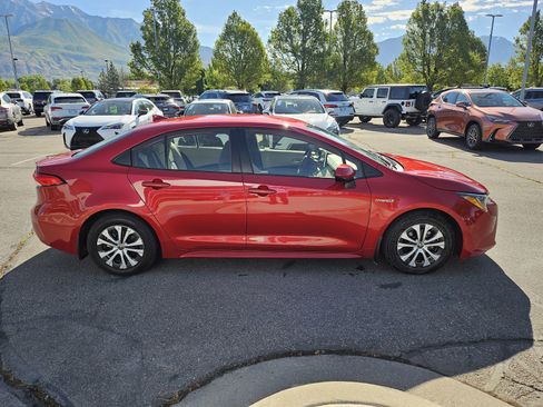 Used 2021 Toyota Corolla LE FWD image 4