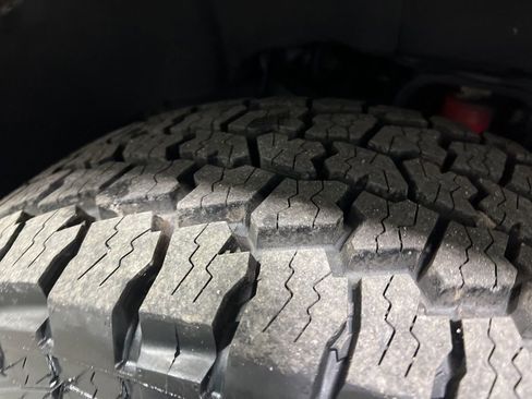 Used 2024 Chevrolet Silverado 2500 LT image 43