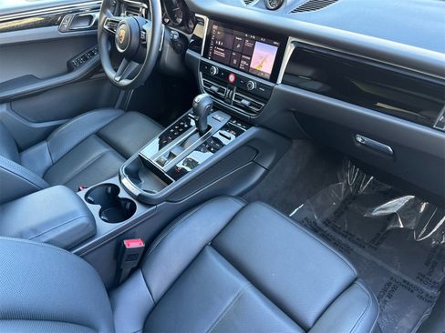 Used 2025 Porsche Macan image 18