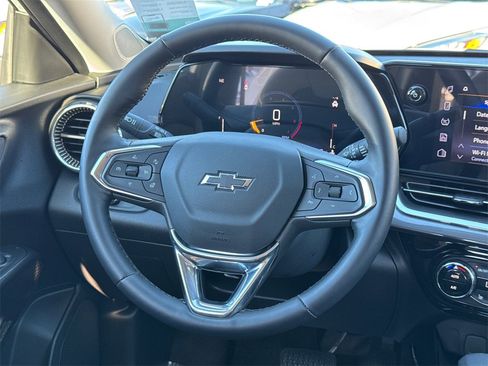 Used 2025 Chevrolet Trax ACTIV image 24