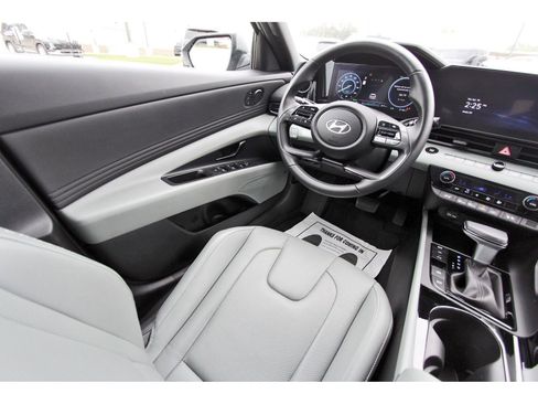 Used 2024 Hyundai Elantra Limited image 10