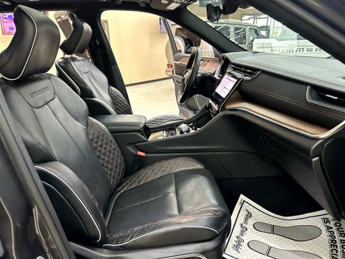 Used 2022 Jeep Grand Cherokee L Summit w/ Advanced Protech Group IV image 53