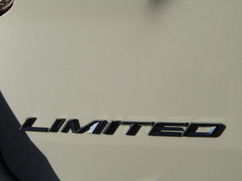 Used 2024 Ford Explorer Limited w/ Limited Technology Package image 10