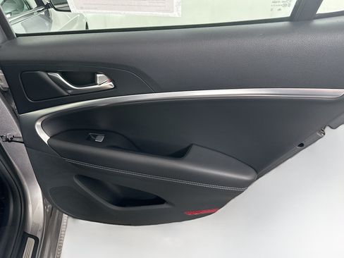 Used 2025 Genesis G70 2.5T RWD image 28