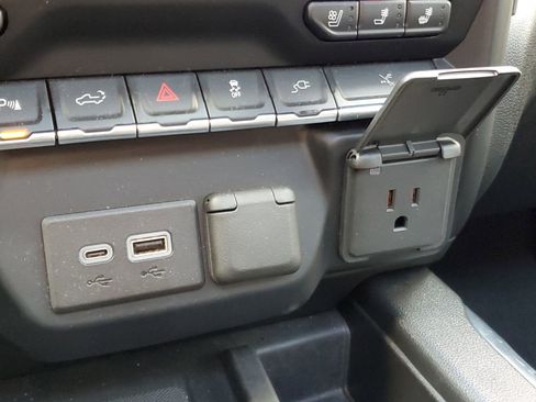 Used 2023 GMC Sierra 3500 Denali w/ Denali Ultimate Package image 31