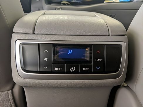 Used 2016 Toyota Highlander XLE image 13