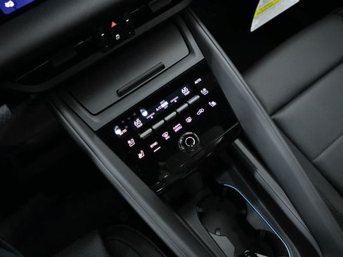 New 2026 Porsche Macan Electric RWD image 27
