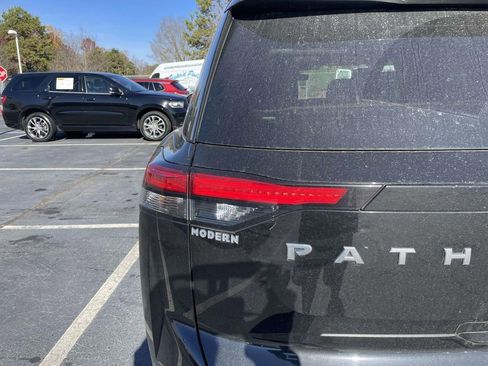 Used 2024 Nissan Pathfinder Platinum w/ Cargo Package image 20