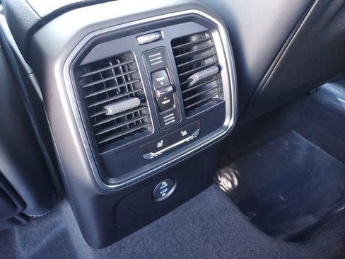 Used 2025 Porsche Macan image 18