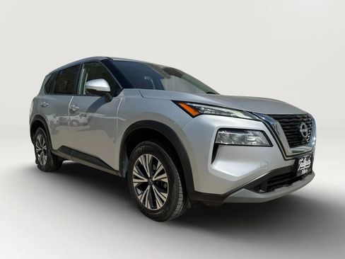 Used 2022 Nissan Rogue SV FWD image 2
