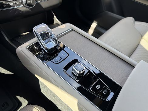 Used 2026 Volvo XC90 B6 Ultra w/ Lounge Package AWD/4WD image 26