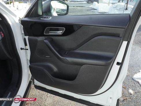 Used 2019 Jaguar F-PACE Premium image 29