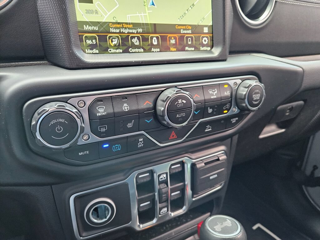 Used 2023 Jeep Wrangler Unlimited Sahara w/ Cold Weather Group AWD/4WD image 26