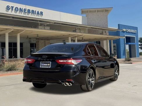 Used 2020 Toyota Camry SE image 5