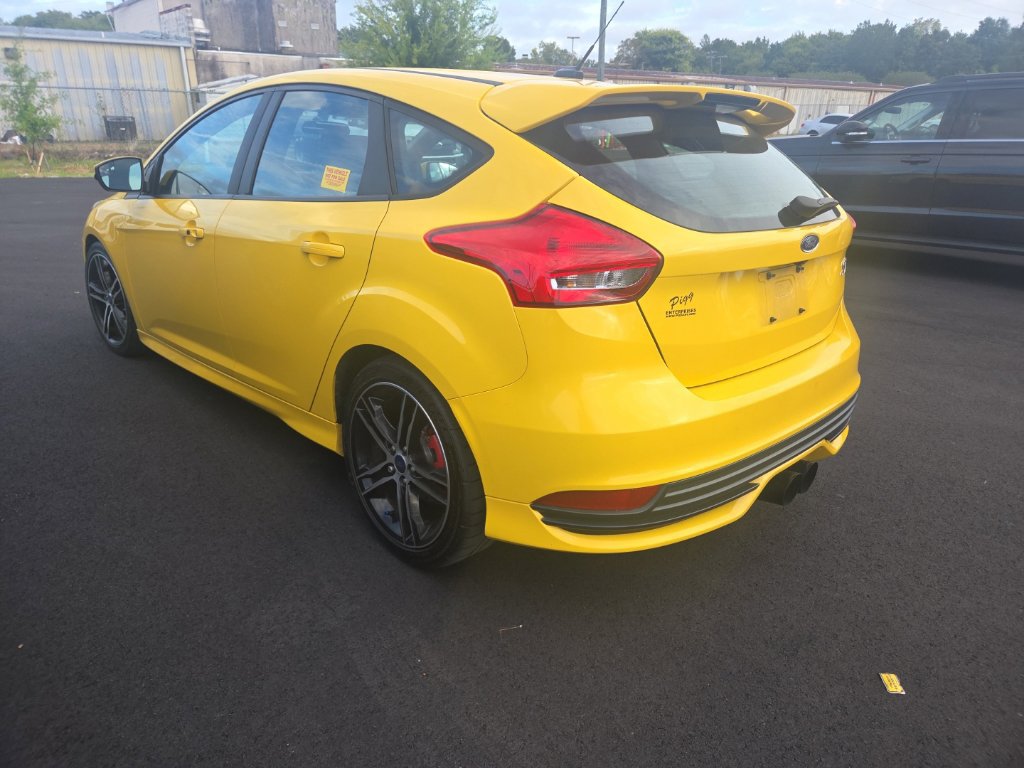 Used 2017 Ford Focus ST w/ Equipment Group 401A FWD image 4
