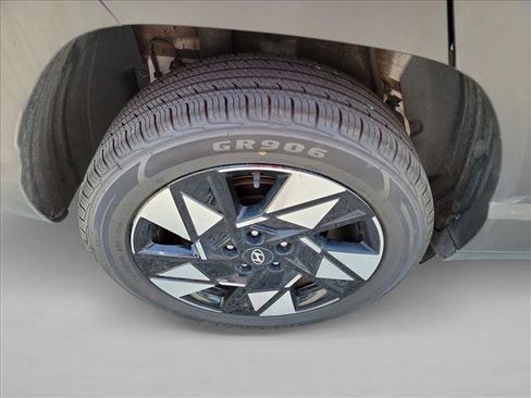 Used 2025 Hyundai Kona SEL AWD/4WD image 11