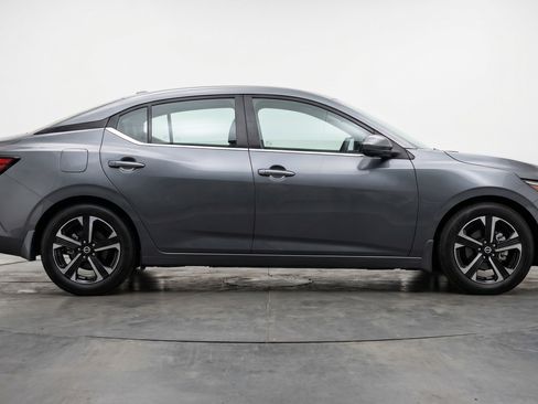 Used 2025 Nissan Sentra SV FWD image 11