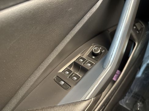 Used 2024 Volkswagen Jetta SE FWD image 27