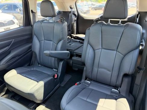 Used 2023 Subaru Ascent Limited w/ Technology Package AWD/4WD image 18