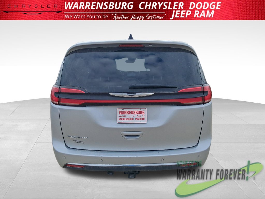 Used 2023 Chrysler Pacifica Touring-L FWD image 5