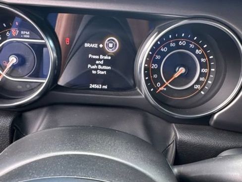 Used 2023 Jeep Gladiator Sport AWD/4WD image 11