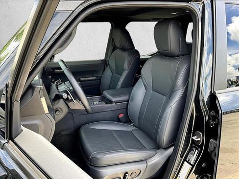 Used 2025 Lexus GX 550 w/ Cold Area Package AWD/4WD image 27