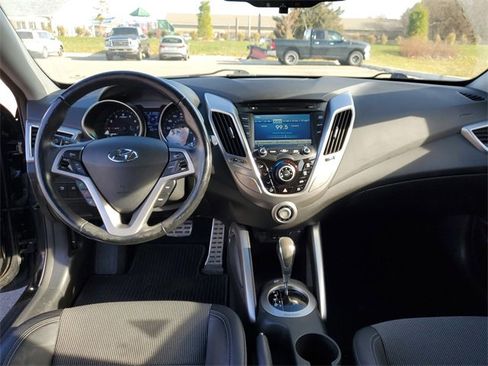 Used 2013 Hyundai Veloster w/ Tech Pkg image 30