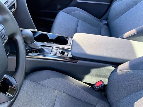 Used 2025 Toyota Camry SE image 13