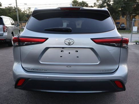 Used 2020 Toyota Highlander Limited FWD image 6